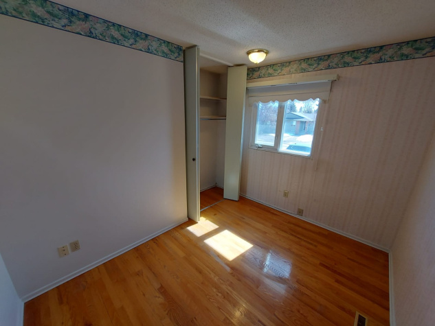 16 Mackenzie Crescent, Red Deer, 4 Bedrooms Bedrooms, ,2.5 BathroomsBathrooms,House,For Rent,16 Mackenzie Crescent ,2005