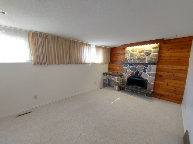 16 Mackenzie Crescent, Red Deer, 4 Bedrooms Bedrooms, ,2.5 BathroomsBathrooms,House,For Rent,16 Mackenzie Crescent ,2005