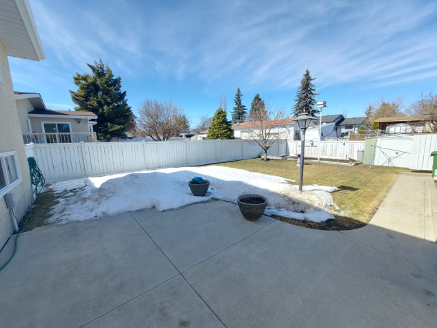 16 Mackenzie Crescent, Red Deer, 4 Bedrooms Bedrooms, ,2.5 BathroomsBathrooms,House,For Rent,16 Mackenzie Crescent ,2005