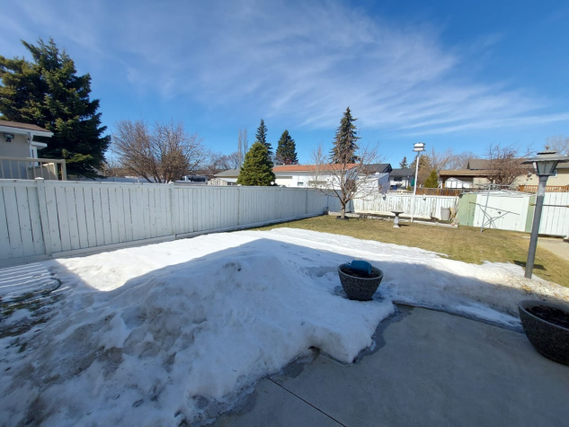 16 Mackenzie Crescent, Red Deer, 4 Bedrooms Bedrooms, ,2.5 BathroomsBathrooms,House,For Rent,16 Mackenzie Crescent ,2005