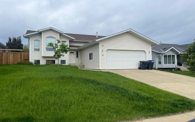 9 Parson Drive, Sylvan Lake, T4S 1K4, 4 Bedrooms Bedrooms, ,3 BathroomsBathrooms,House,For Rent,9 Parson Drive ,2015