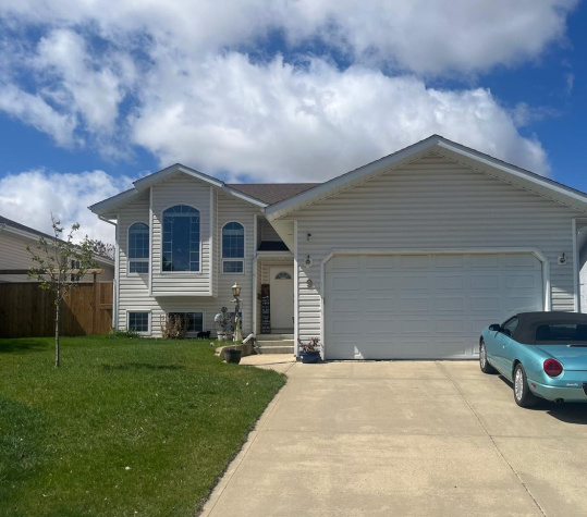 9 Parson Drive, Sylvan Lake, 5 Bedrooms Bedrooms, ,3 BathroomsBathrooms,House,For Rent,9 Parson Drive ,2015