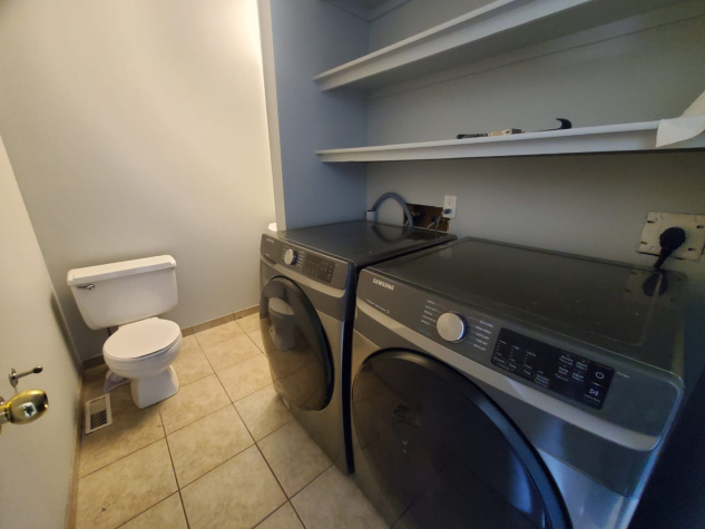51 Westview Drive, Sylvan Lake, T4S 1J1, 3 Bedrooms Bedrooms, ,1 BathroomBathrooms,Duplex,For Rent,51 Westview Drive,2041