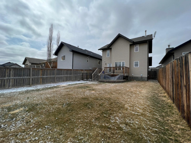 35 Vickers Close, Red Deer, T4R 0E6, 3 Bedrooms Bedrooms, ,2 BathroomsBathrooms,House,For Rent,35 Vickers Close,1381