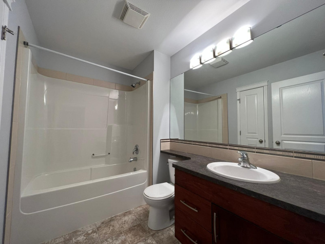35 Vickers Close, Red Deer, T4R 0E6, 3 Bedrooms Bedrooms, ,2 BathroomsBathrooms,House,For Rent,35 Vickers Close,1381