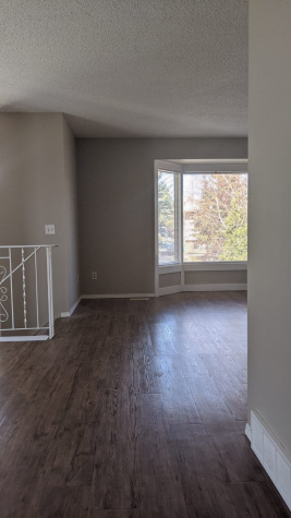 76 Eastman Crescent, Red Deer, T4R 1Y3, 2 Bedrooms Bedrooms, ,2 BathroomsBathrooms,Main,For Rent,76 Eastman Crescent,1709