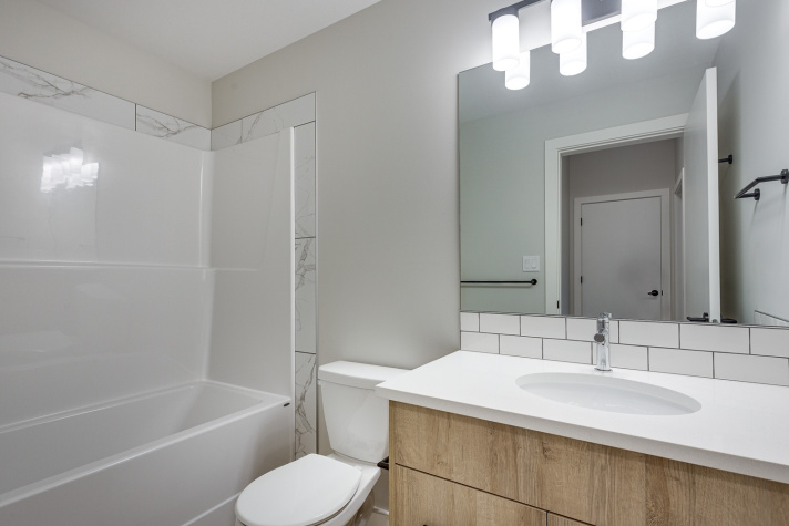 7 Station Drive, Sylvan Lake, T4S 0S6, 3 Bedrooms Bedrooms, ,2.5 BathroomsBathrooms,Townhouse,For Rent,7 Station Drive ,1843