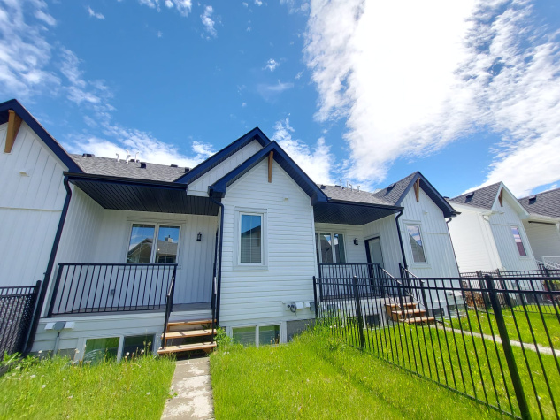 7 Station Drive, Sylvan Lake, T4S 0S6, 3 Bedrooms Bedrooms, ,2.5 BathroomsBathrooms,Townhouse,For Rent,7 Station Drive ,1843