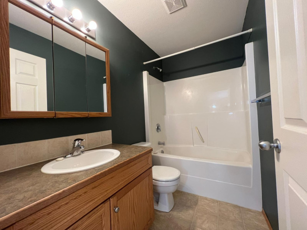 18 Hansen Close, Sylvan Lake, T4S 2P1, 3 Bedrooms Bedrooms, ,1 BathroomBathrooms,Main,For Rent,18 Hansen Close,1886
