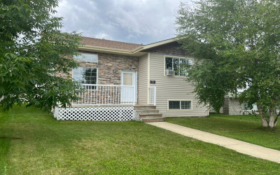 5 Ralston Crescent, Red Deer, T4P 3Y5, 2 Bedrooms Bedrooms, ,1.5 BathroomsBathrooms,Main,For Rent,5 Ralston Crescent,1897